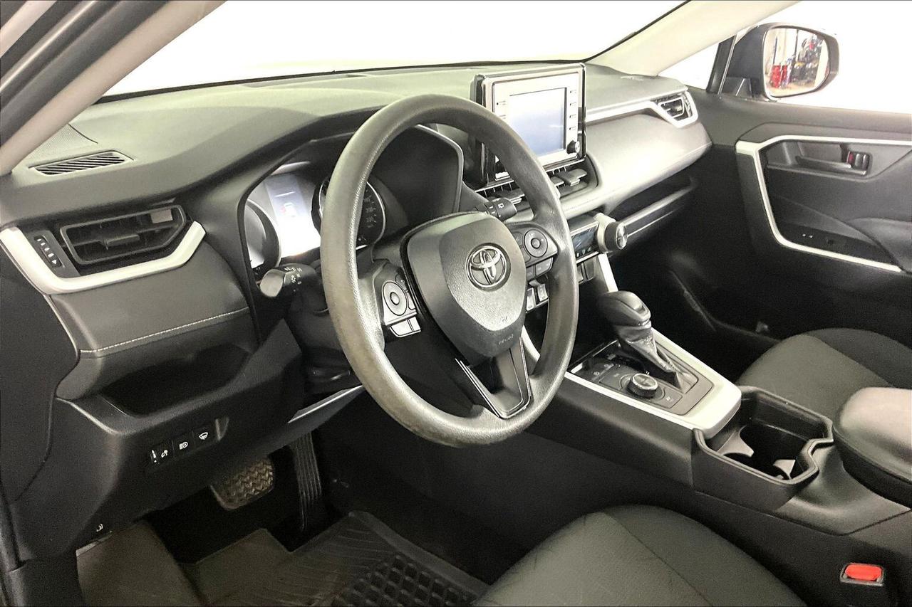 2020 Toyota RAV4 Hybrid LE AWD Photo