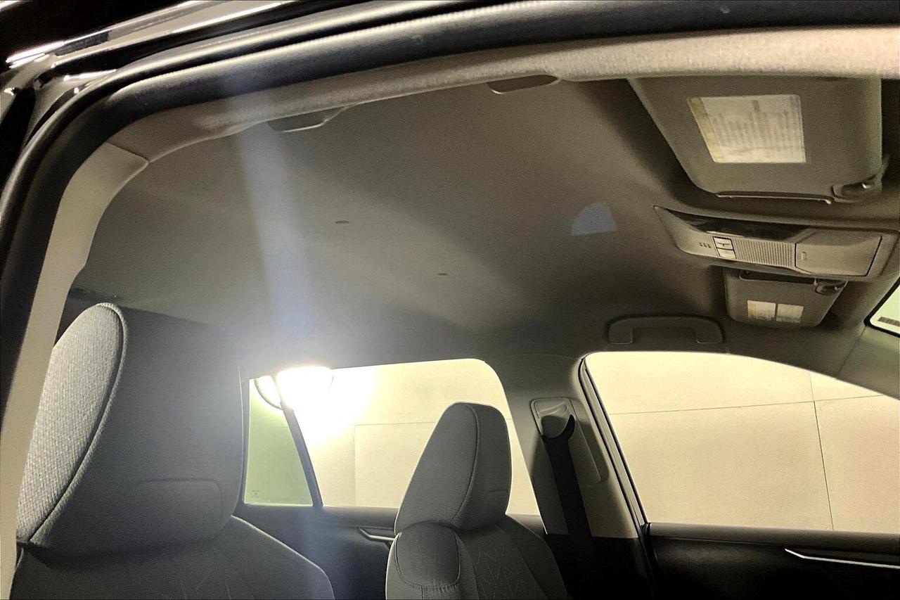 2020 Toyota RAV4 Hybrid LE AWD Photo
