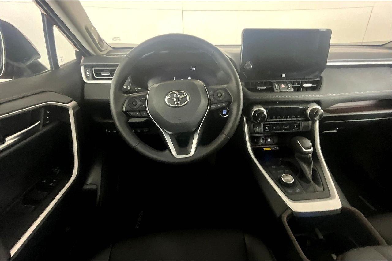 2023 Toyota RAV4 LIMITED AWD Photo4