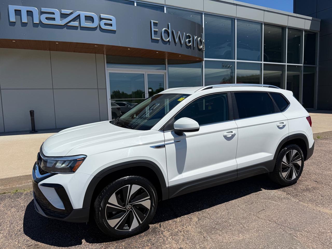 2024 Volkswagen Taos Comfortline 4dr All-Wheel Drive 4MOTION Photo