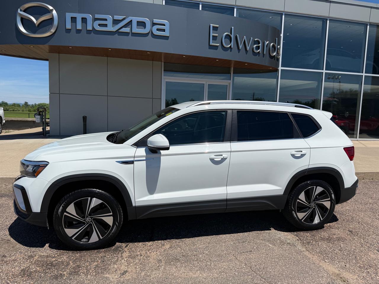 2024 Volkswagen Taos Comfortline 4dr All-Wheel Drive 4MOTION Photo