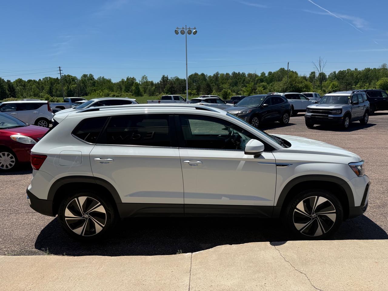 2024 Volkswagen Taos Comfortline 4dr All-Wheel Drive 4MOTION Photo