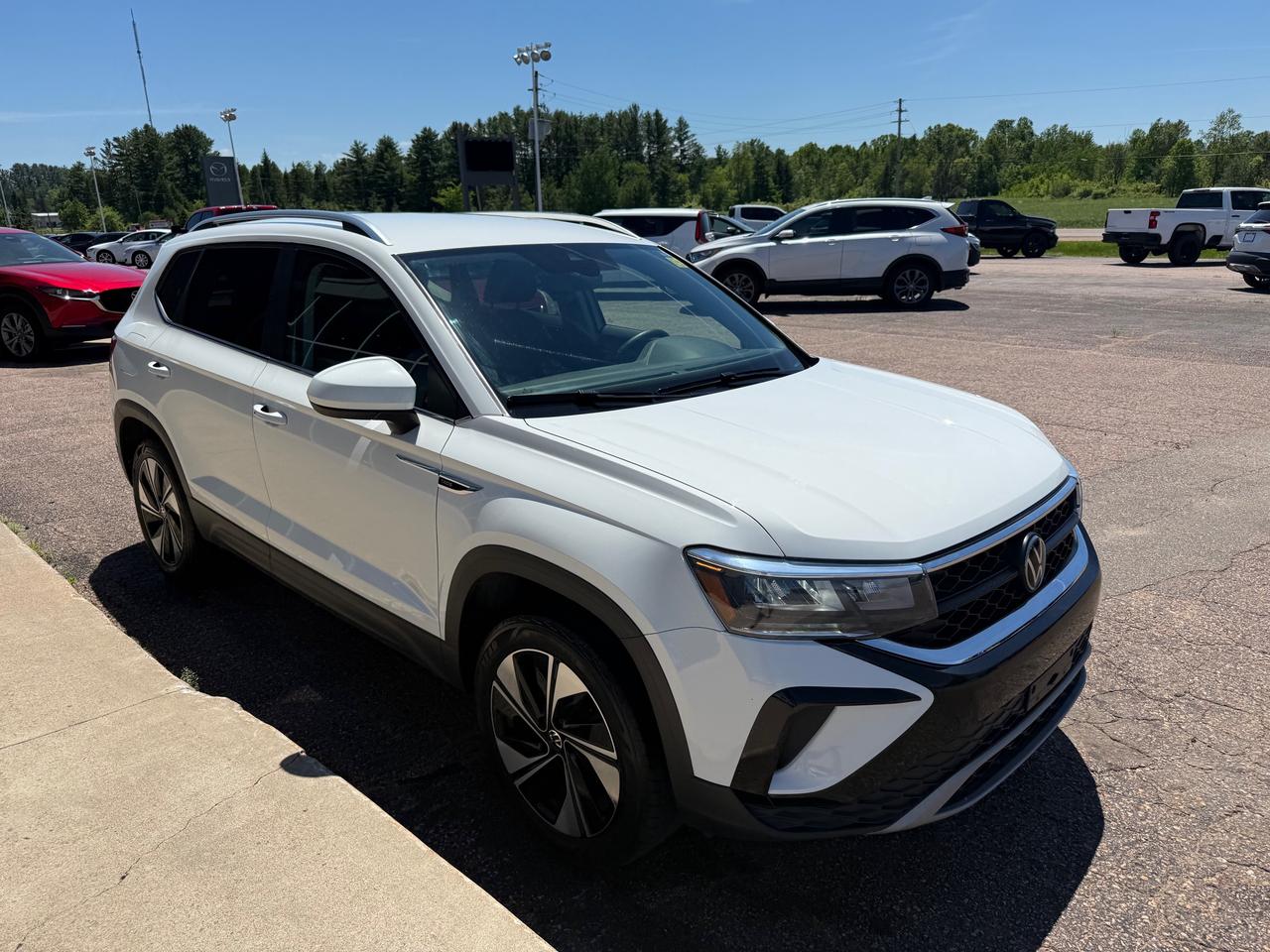 2024 Volkswagen Taos Comfortline 4dr All-Wheel Drive 4MOTION Photo