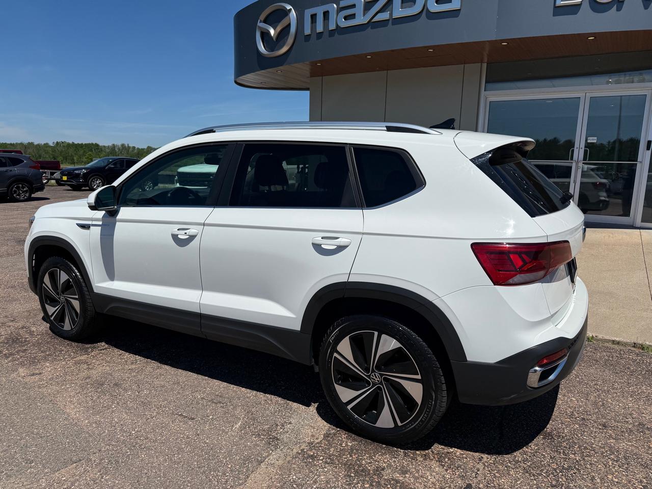 2024 Volkswagen Taos Comfortline 4dr All-Wheel Drive 4MOTION Photo