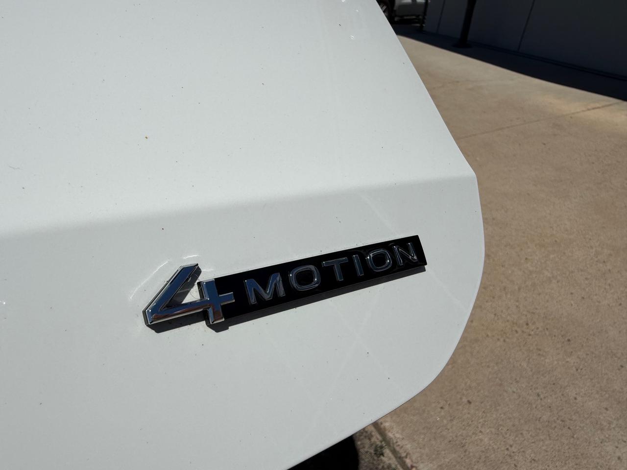 2024 Volkswagen Taos Comfortline 4dr All-Wheel Drive 4MOTION Photo