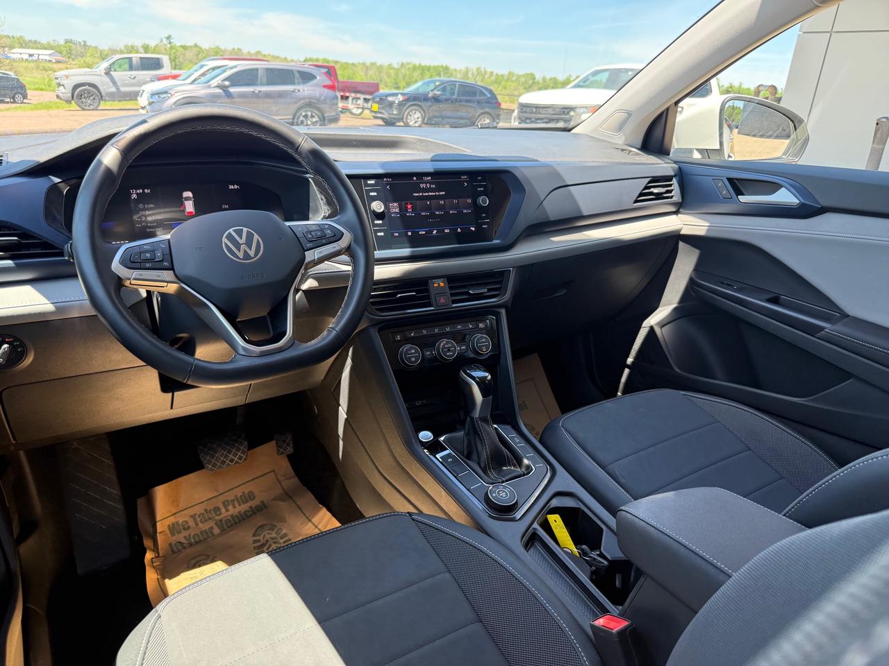 2024 Volkswagen Taos Comfortline 4dr All-Wheel Drive 4MOTION Photo
