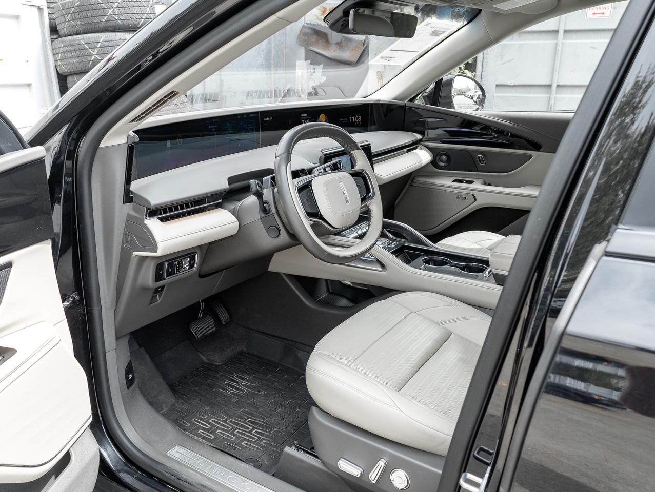 2024 Lincoln Nautilus AWD   Panoramic Roof   Revel   Heated & Vent Seats Photo