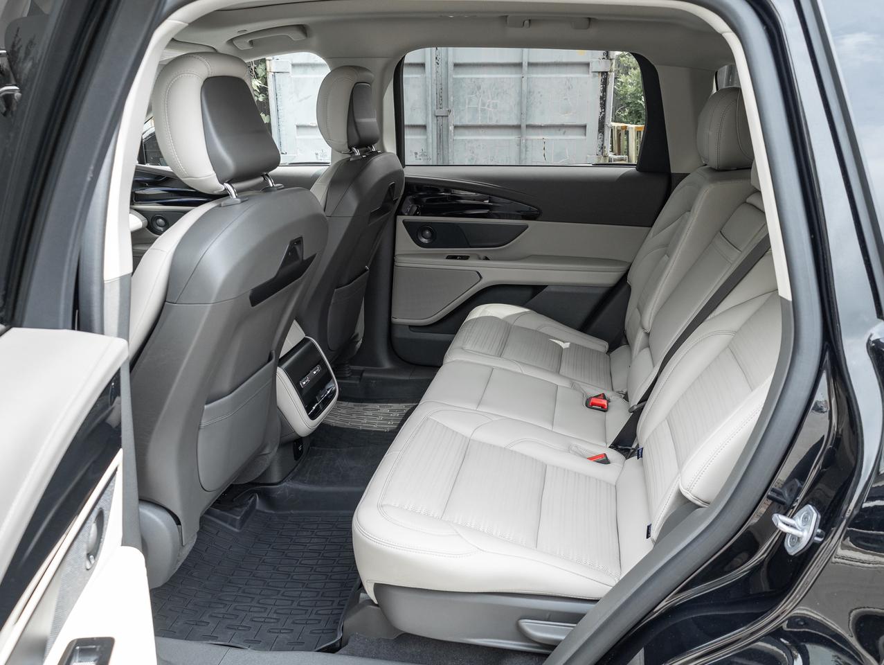 2024 Lincoln Nautilus AWD   Panoramic Roof   Revel   Heated & Vent Seats Photo