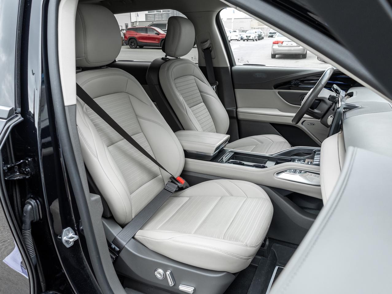 2024 Lincoln Nautilus AWD   Panoramic Roof   Revel   Heated & Vent Seats Photo