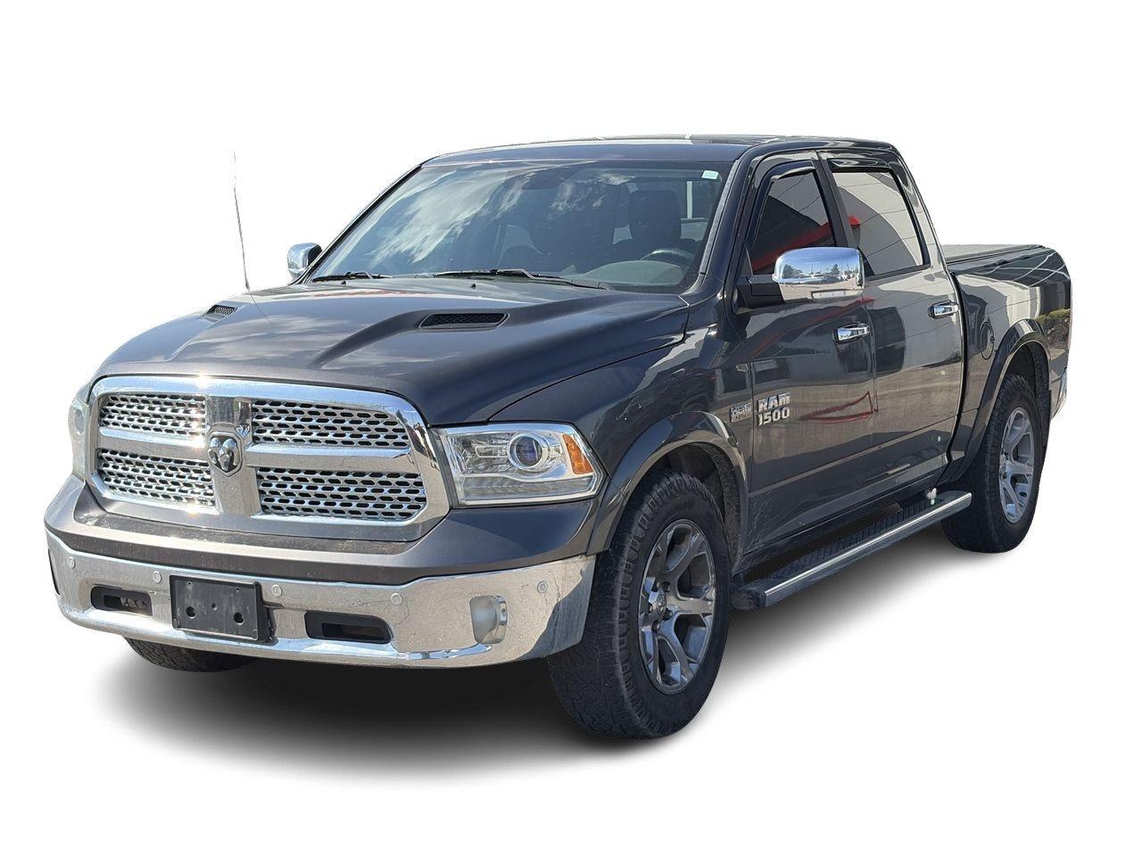 2016 RAM 1500 Laramie V8 HEMI (140.5 WB - 5.7 Box) SOLD AS/IS Photo4