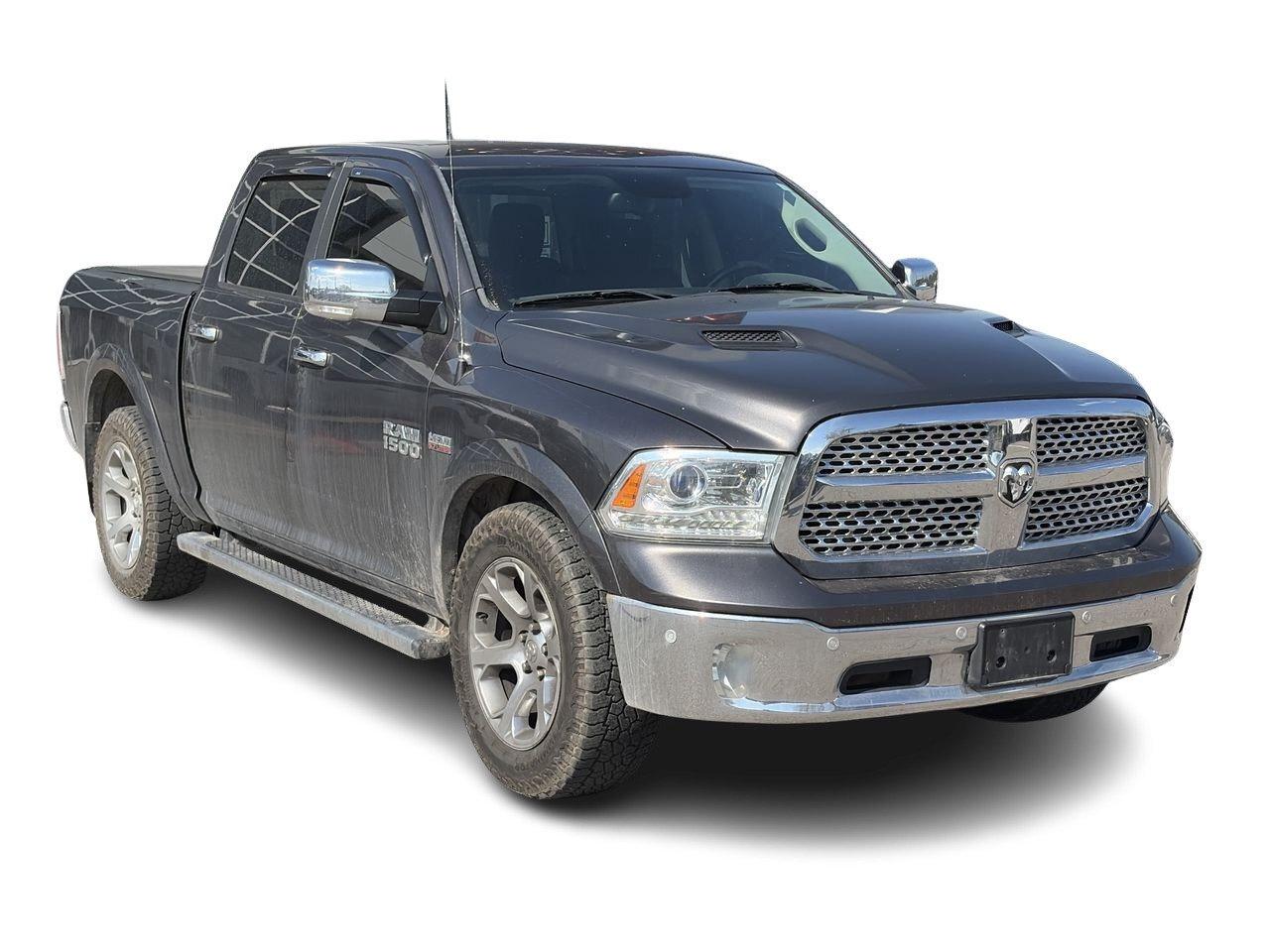 2016 RAM 1500 Laramie V8 HEMI (140.5 WB - 5.7 Box) SOLD AS/IS Photo2