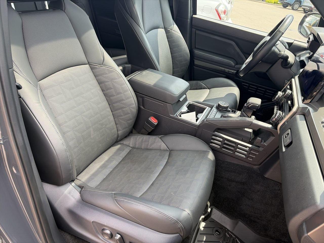 2024 Toyota Tacoma DOUBLE CAB AT TRD OFF ROAD PREMIUM SOFTEX LEATHER Photo