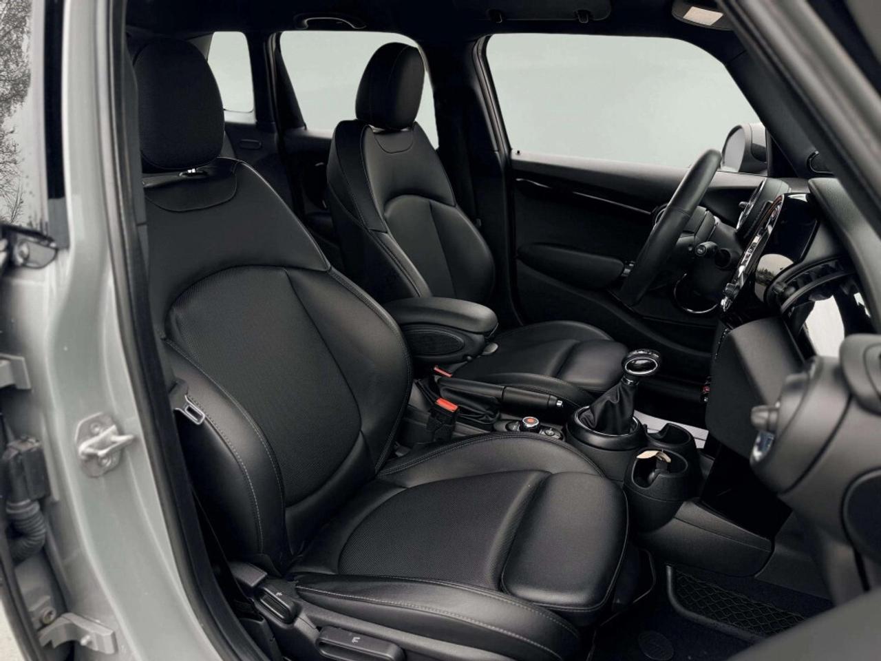 2017 MINI Cooper Hardtop 5DR Photo