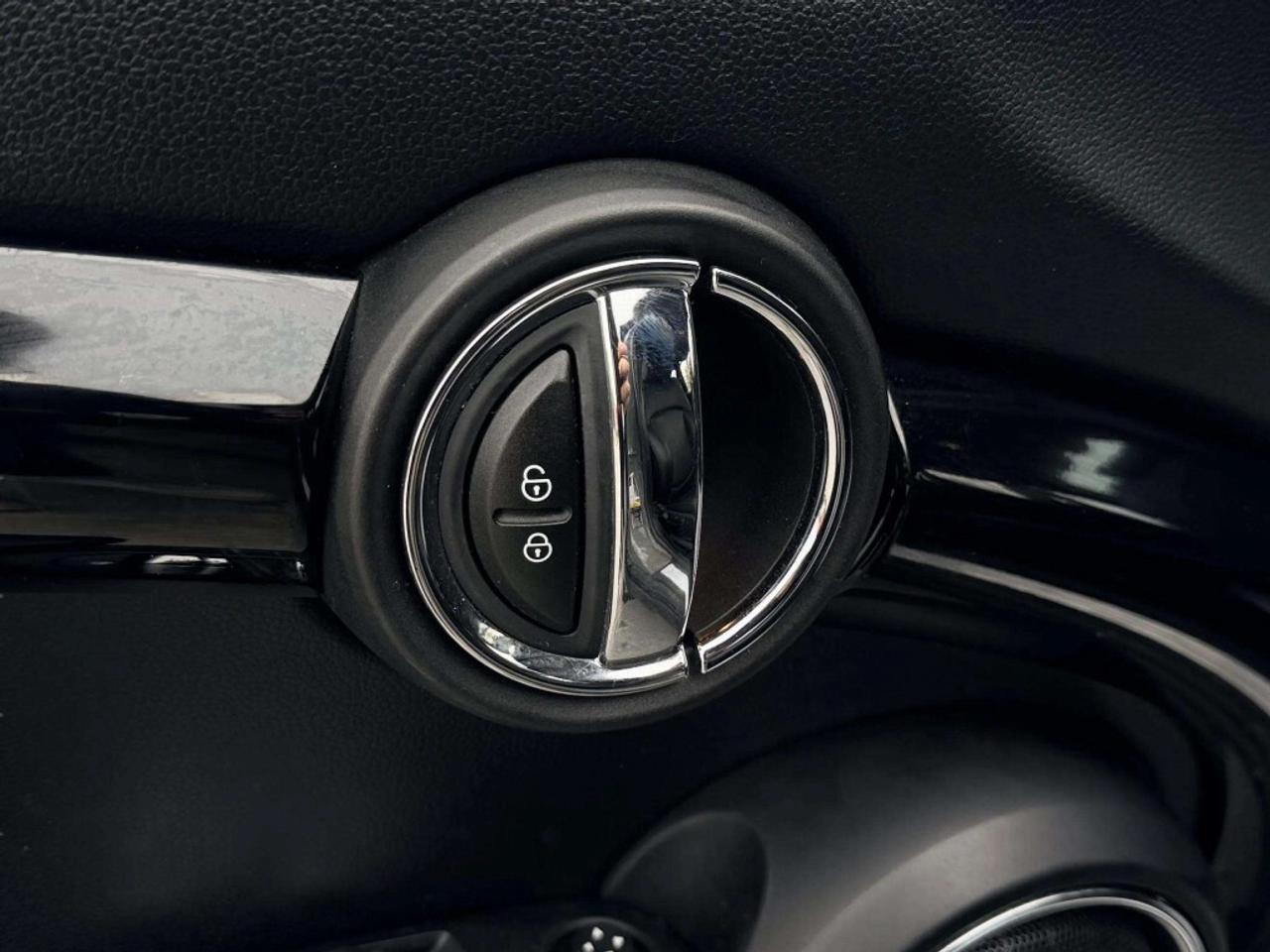 2017 MINI Cooper Hardtop 5DR Photo