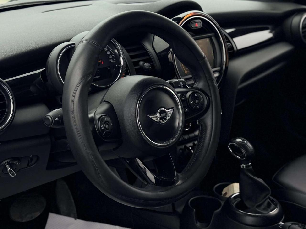 2017 MINI Cooper Hardtop 5DR Photo