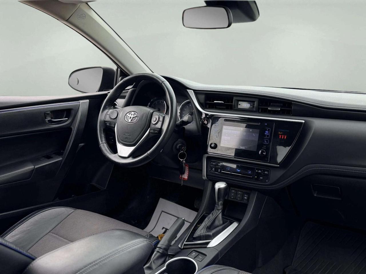 2018 Toyota Corolla SE 4dr Sedan CVT Photo
