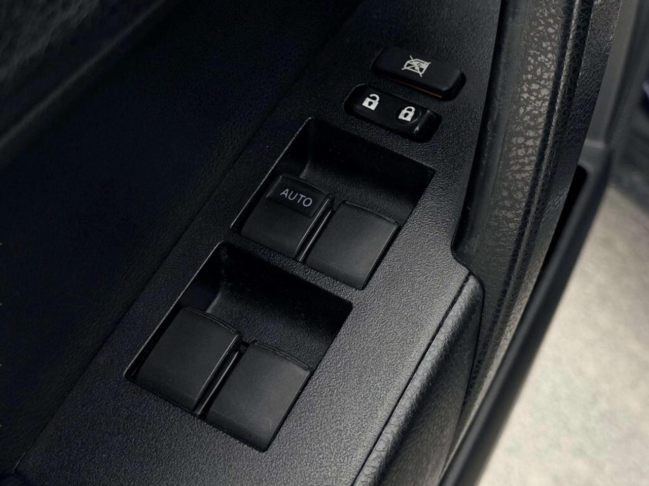 2018 Toyota Corolla SE 4dr Sedan CVT Photo
