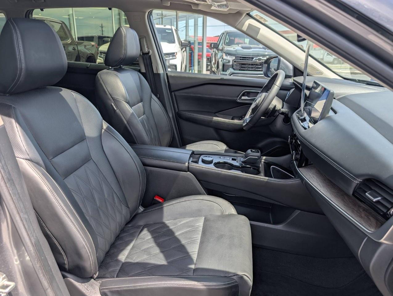 2024 Nissan Rogue AWD Platinum Photo