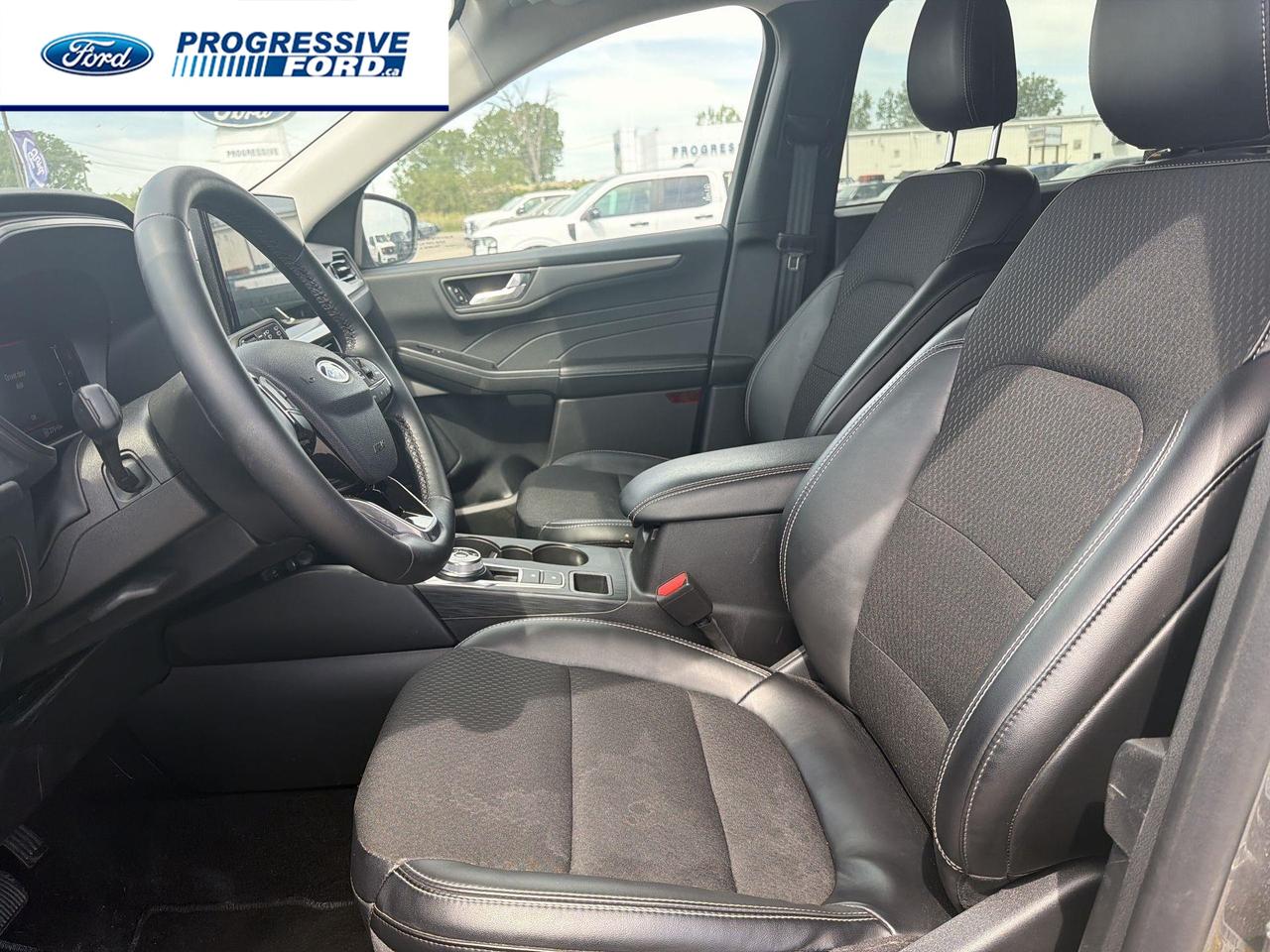 2025 Ford Escape PHEV 4dr Front-Wheel Drive Photo2