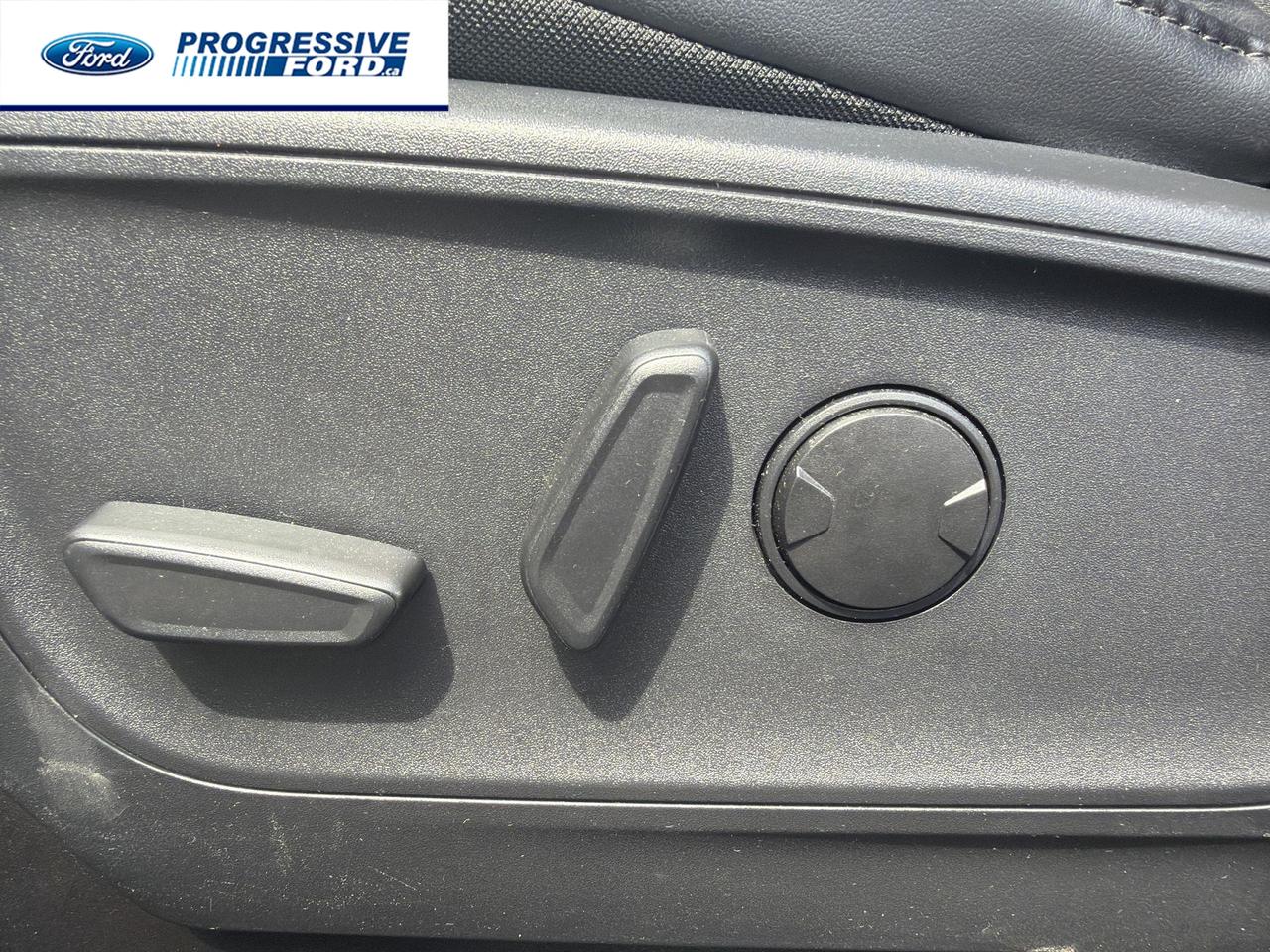 2025 Ford Escape PHEV 4dr Front-Wheel Drive Photo3