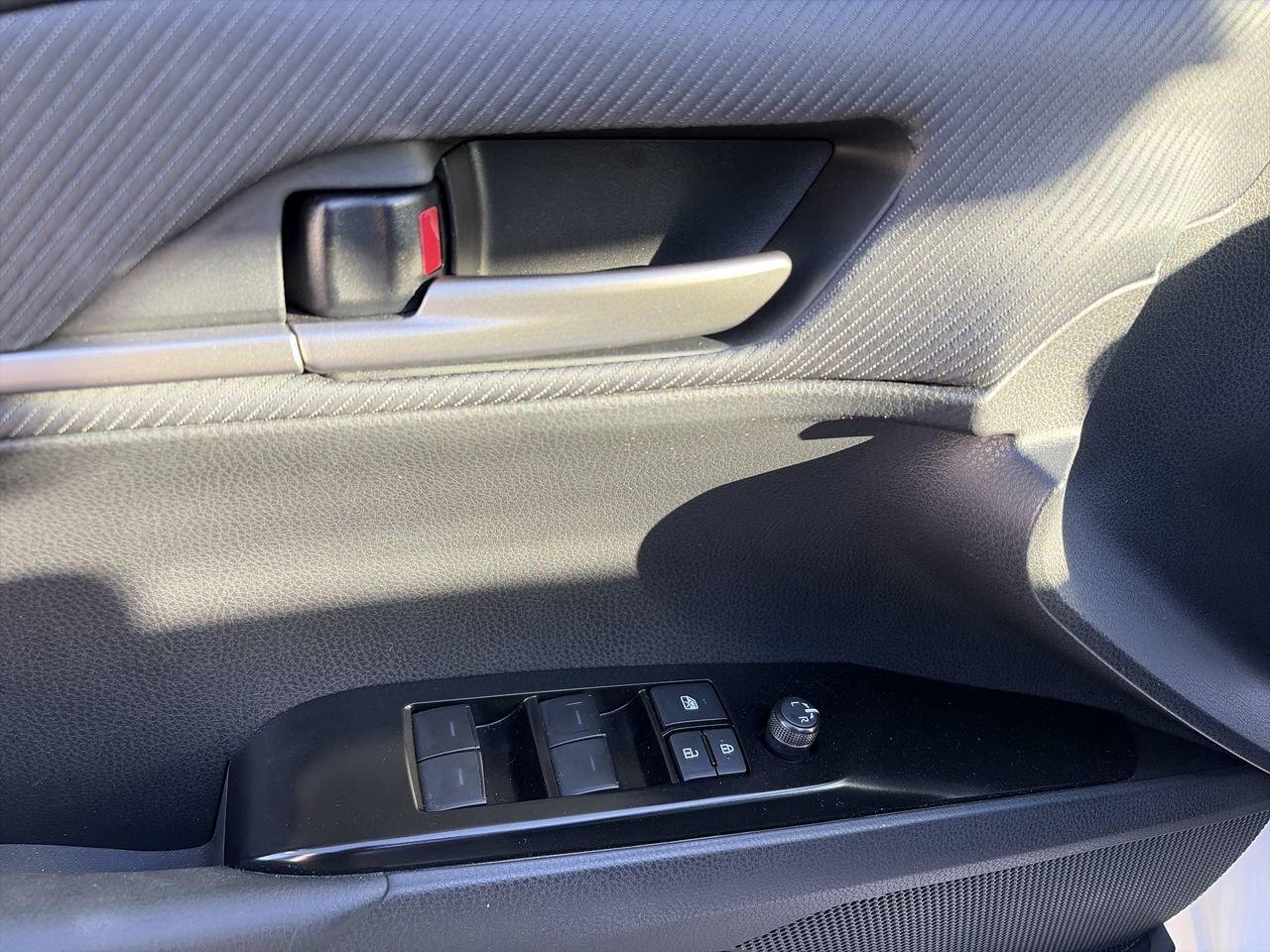 2026 Toyota Camry Hybrid SE FWD 6.95%TCUV   HEATED STEERING   HEATED SEATS Photo