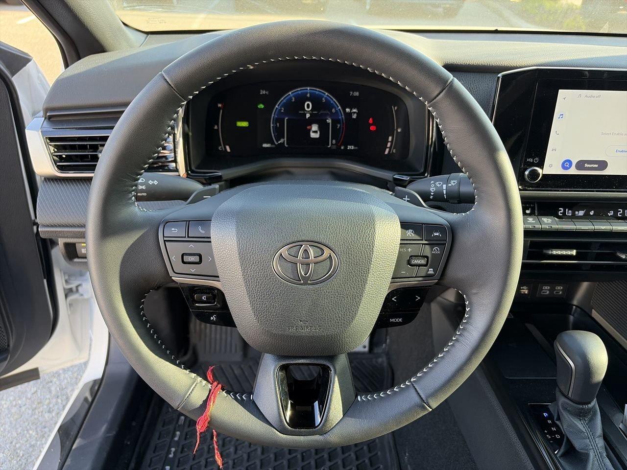 2026 Toyota Camry Hybrid SE FWD 6.95%TCUV   HEATED STEERING   HEATED SEATS Photo