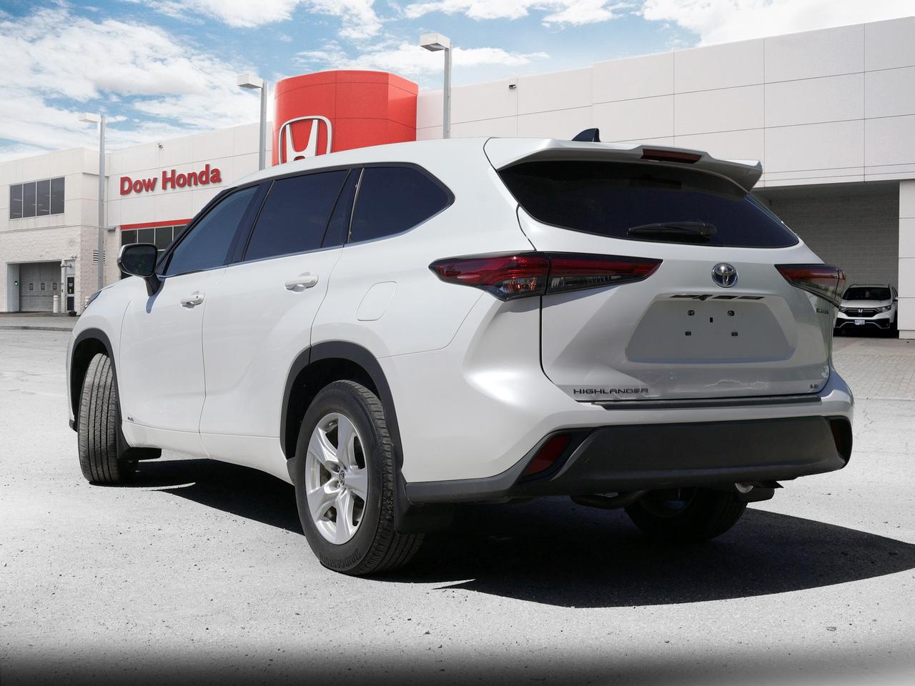 2022 Toyota Highlander Hybrid LE 4dr All-Wheel Drive Photo