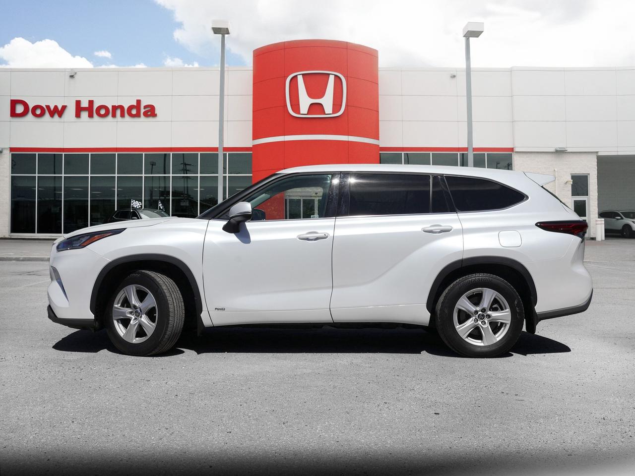 2022 Toyota Highlander Hybrid LE 4dr All-Wheel Drive Photo4