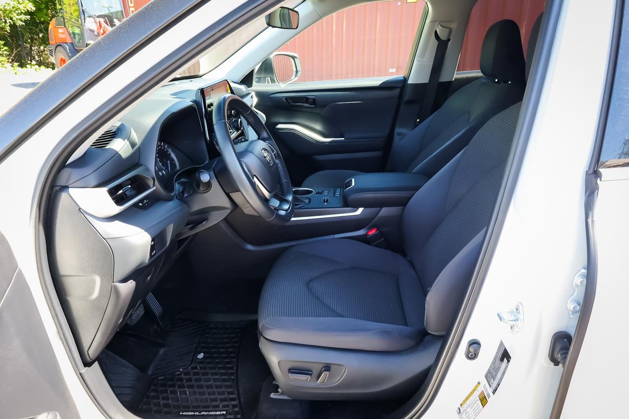 2022 Toyota Highlander Hybrid LE 4dr All-Wheel Drive Photo