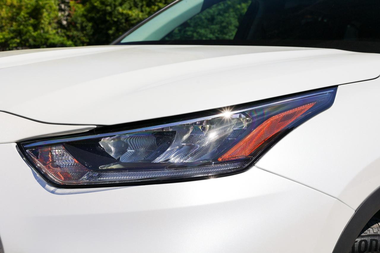 2022 Toyota Highlander Hybrid LE 4dr All-Wheel Drive Photo