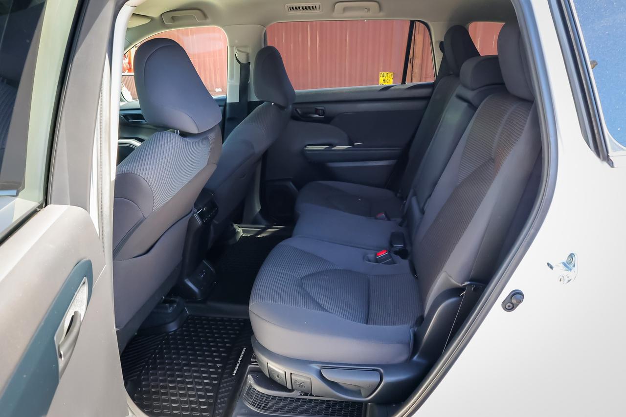 2022 Toyota Highlander Hybrid LE 4dr All-Wheel Drive Photo