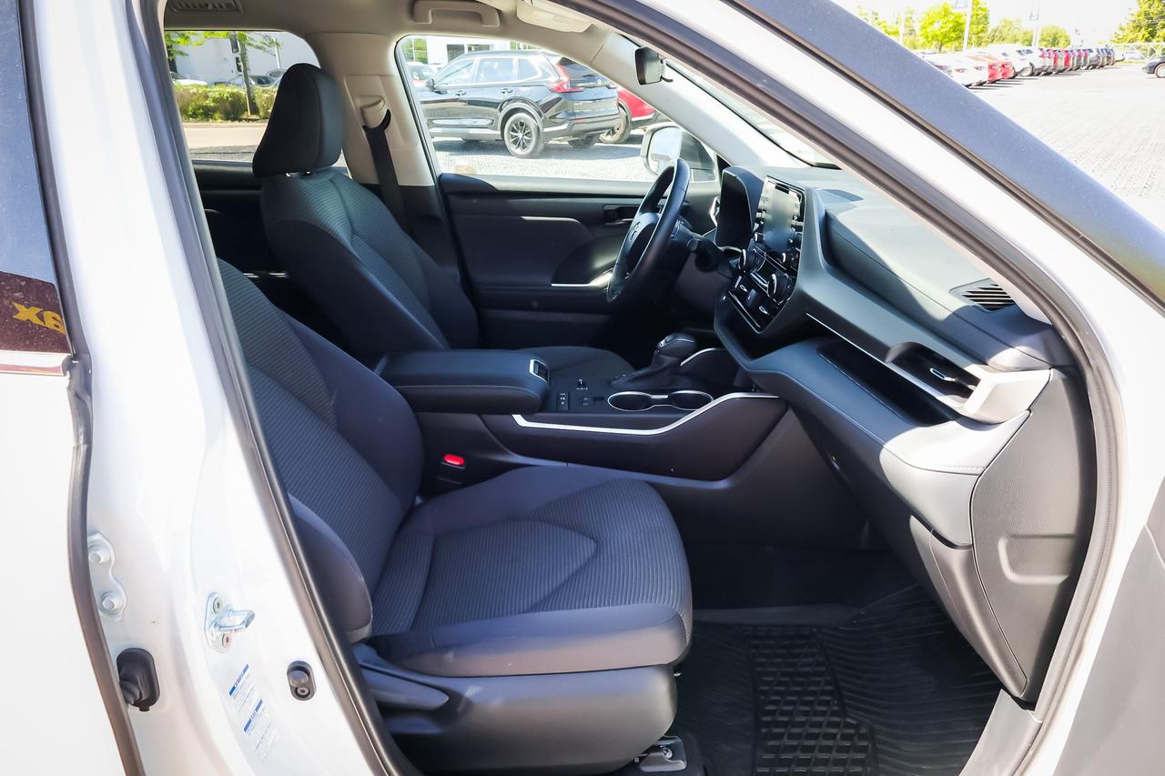 2022 Toyota Highlander Hybrid LE 4dr All-Wheel Drive Photo