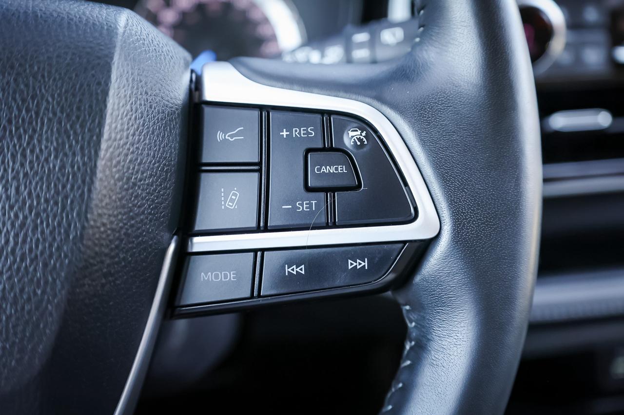 2022 Toyota Highlander Hybrid LE 4dr All-Wheel Drive Photo