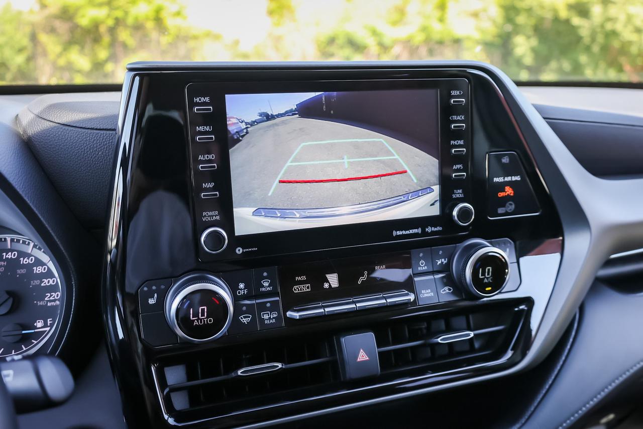 2022 Toyota Highlander Hybrid LE 4dr All-Wheel Drive Photo