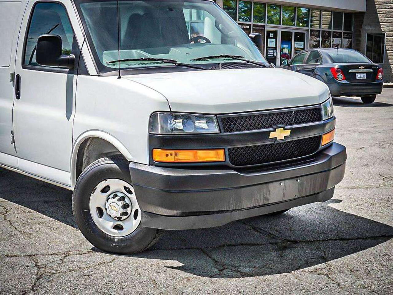 2025 Chevrolet Express 2500  Photo