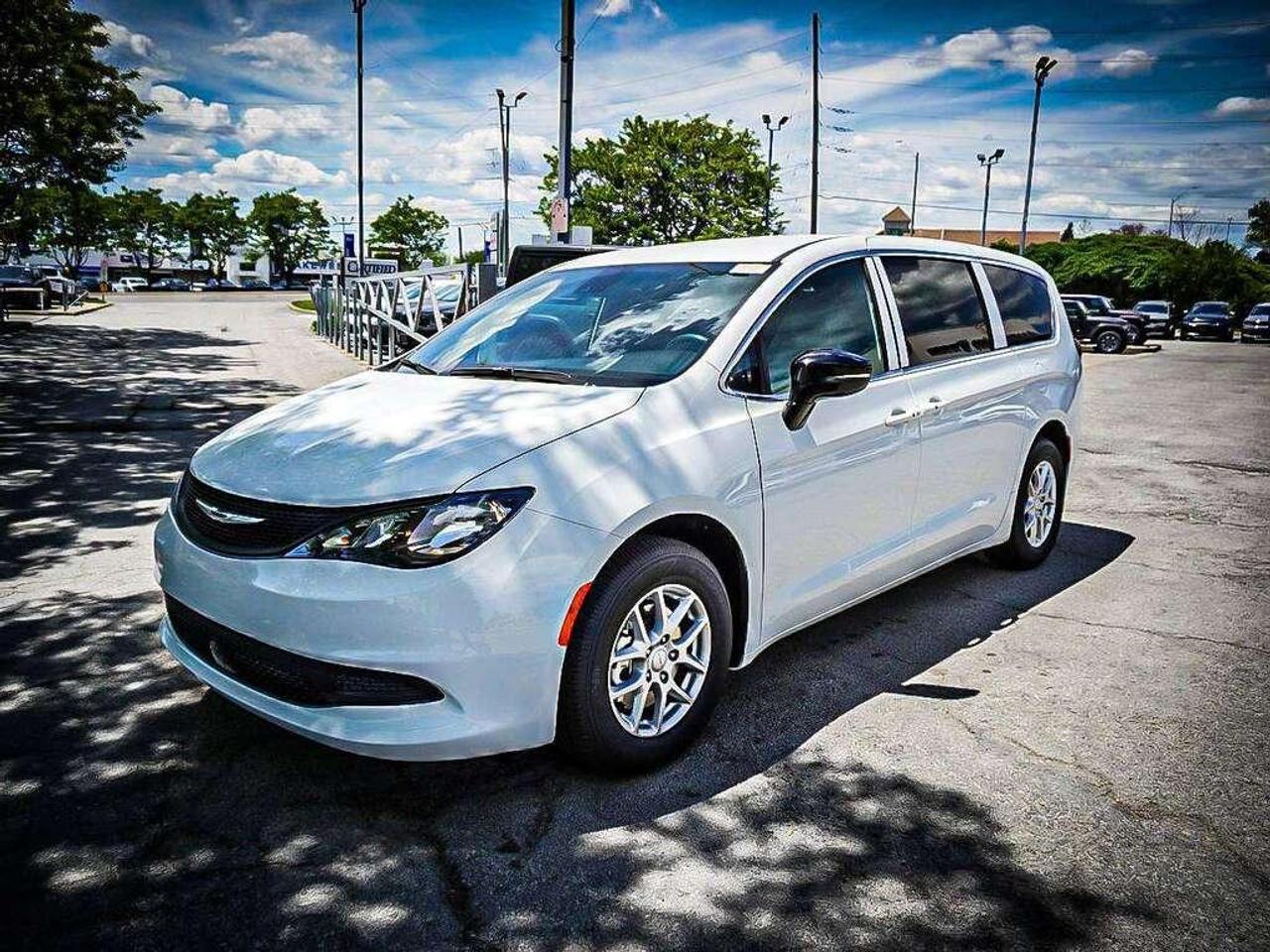 2027 Chrysler Grand Caravan  Photo4