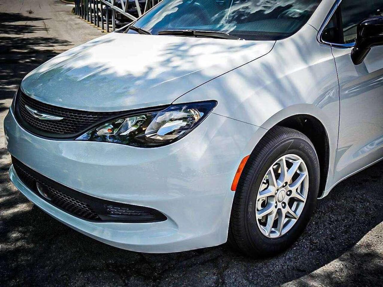 2027 Chrysler Grand Caravan  Photo