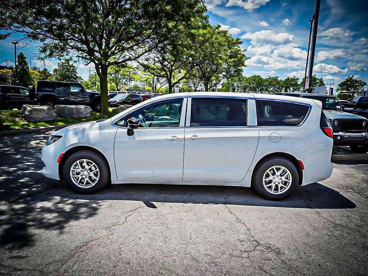 2027 Chrysler Grand Caravan  Photo