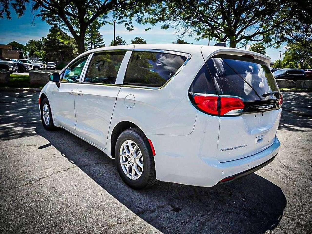 2027 Chrysler Grand Caravan  Photo