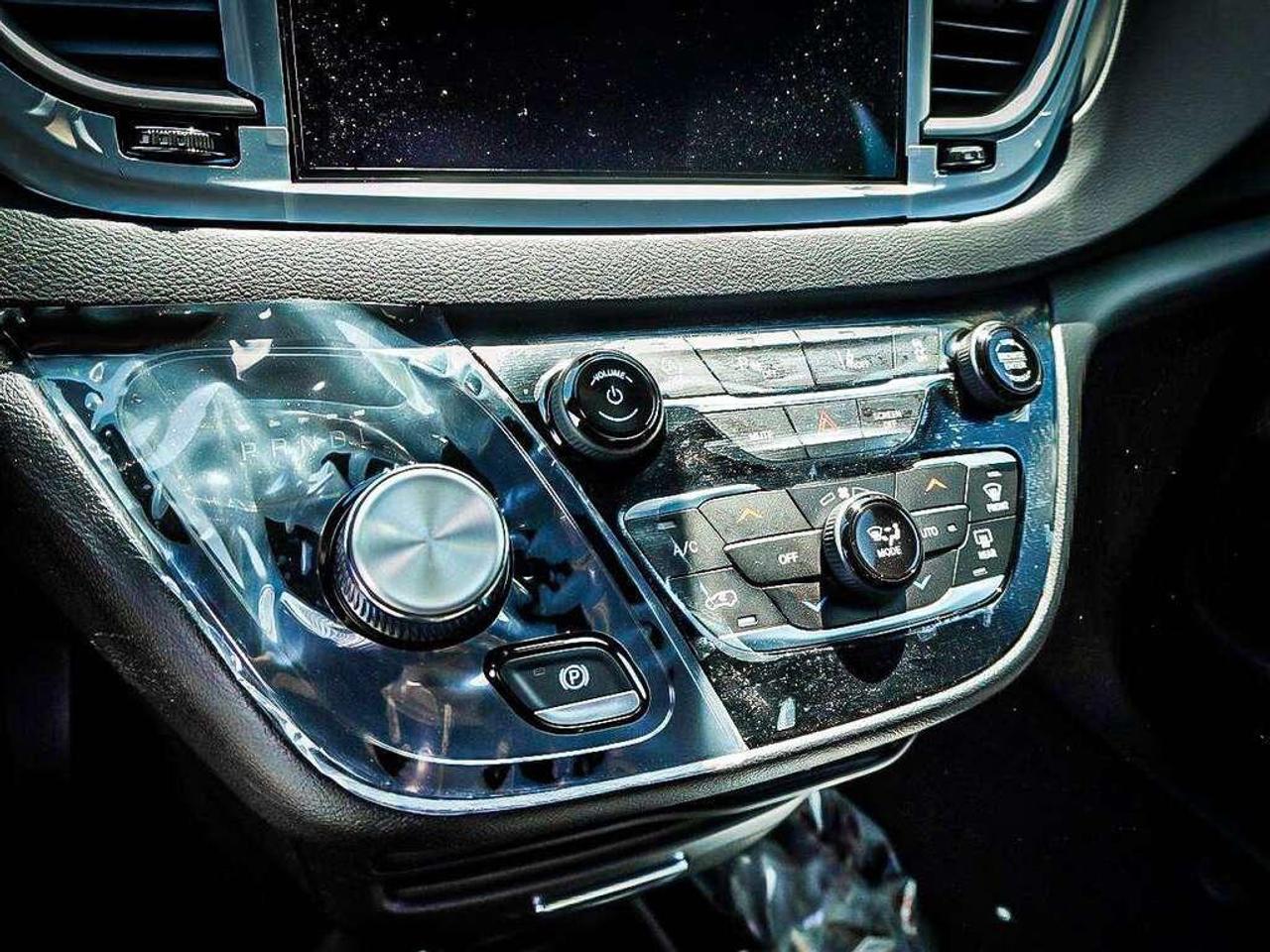 2027 Chrysler Grand Caravan  Photo