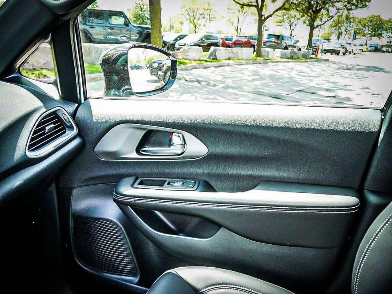 2027 Chrysler Grand Caravan  Photo
