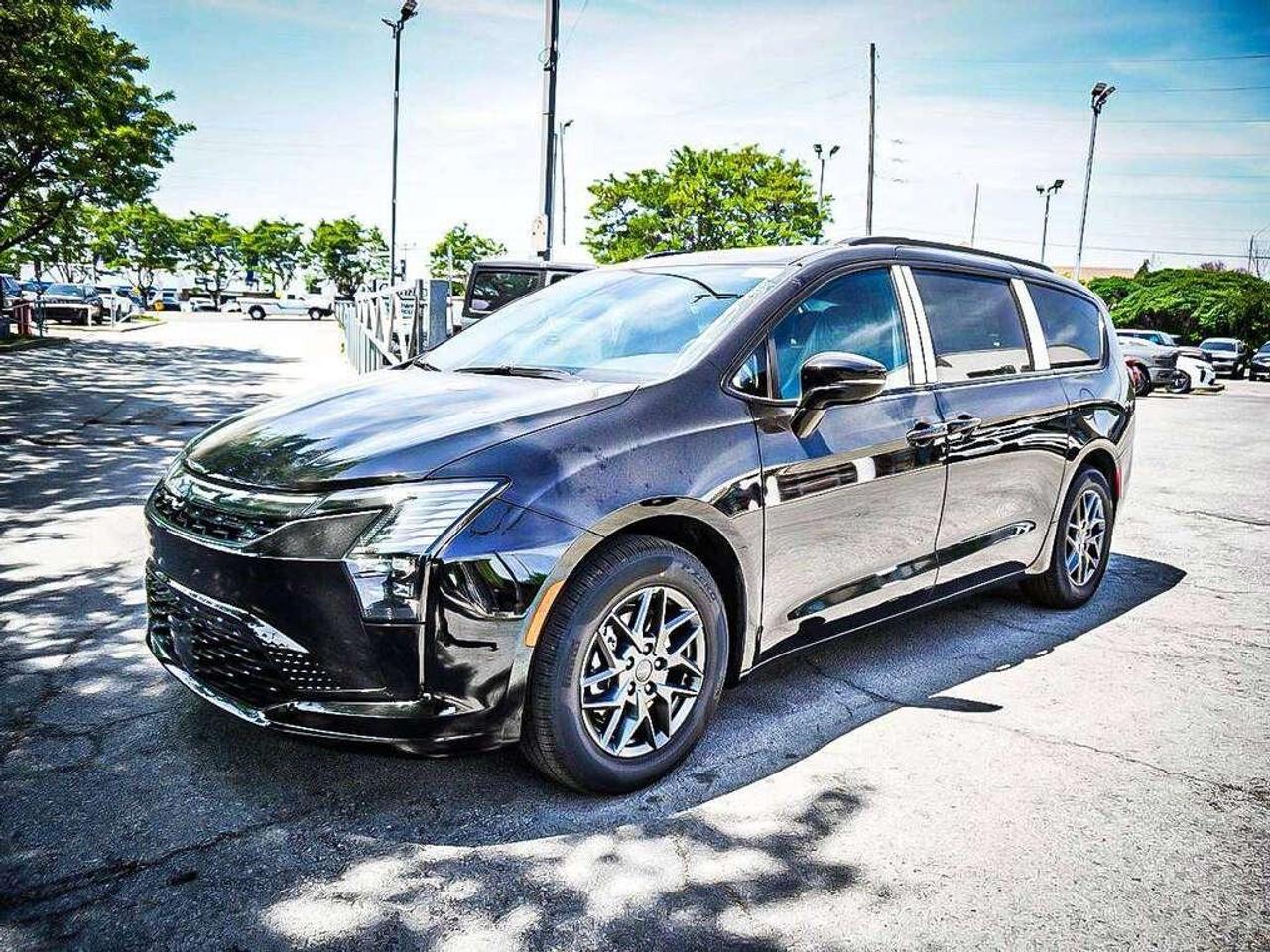 2027 Chrysler Pacifica  Photo