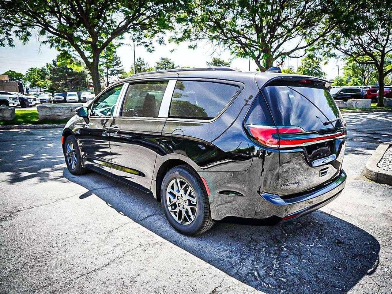 2027 Chrysler Pacifica  Photo