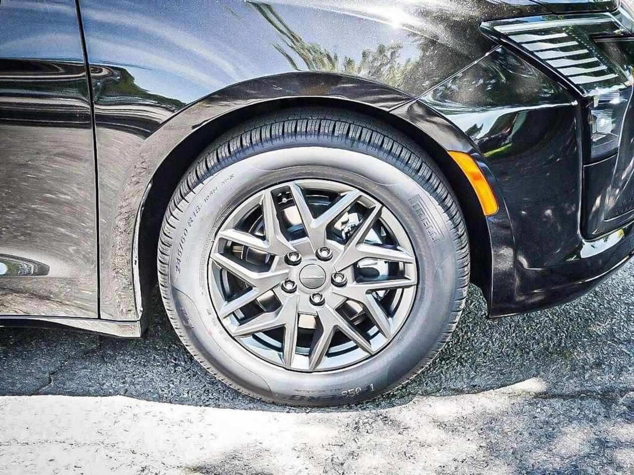 2027 Chrysler Pacifica  Photo