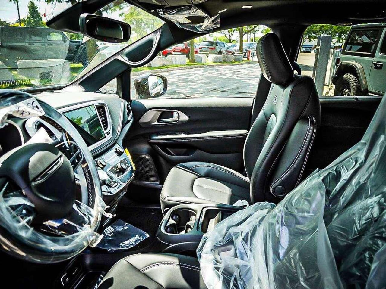 2027 Chrysler Pacifica  Photo