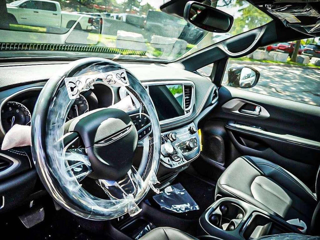 2027 Chrysler Pacifica  Photo