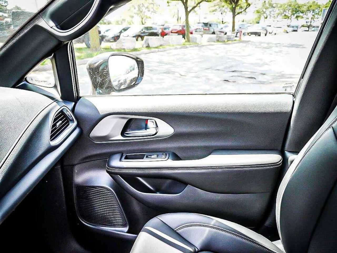2027 Chrysler Pacifica  Photo