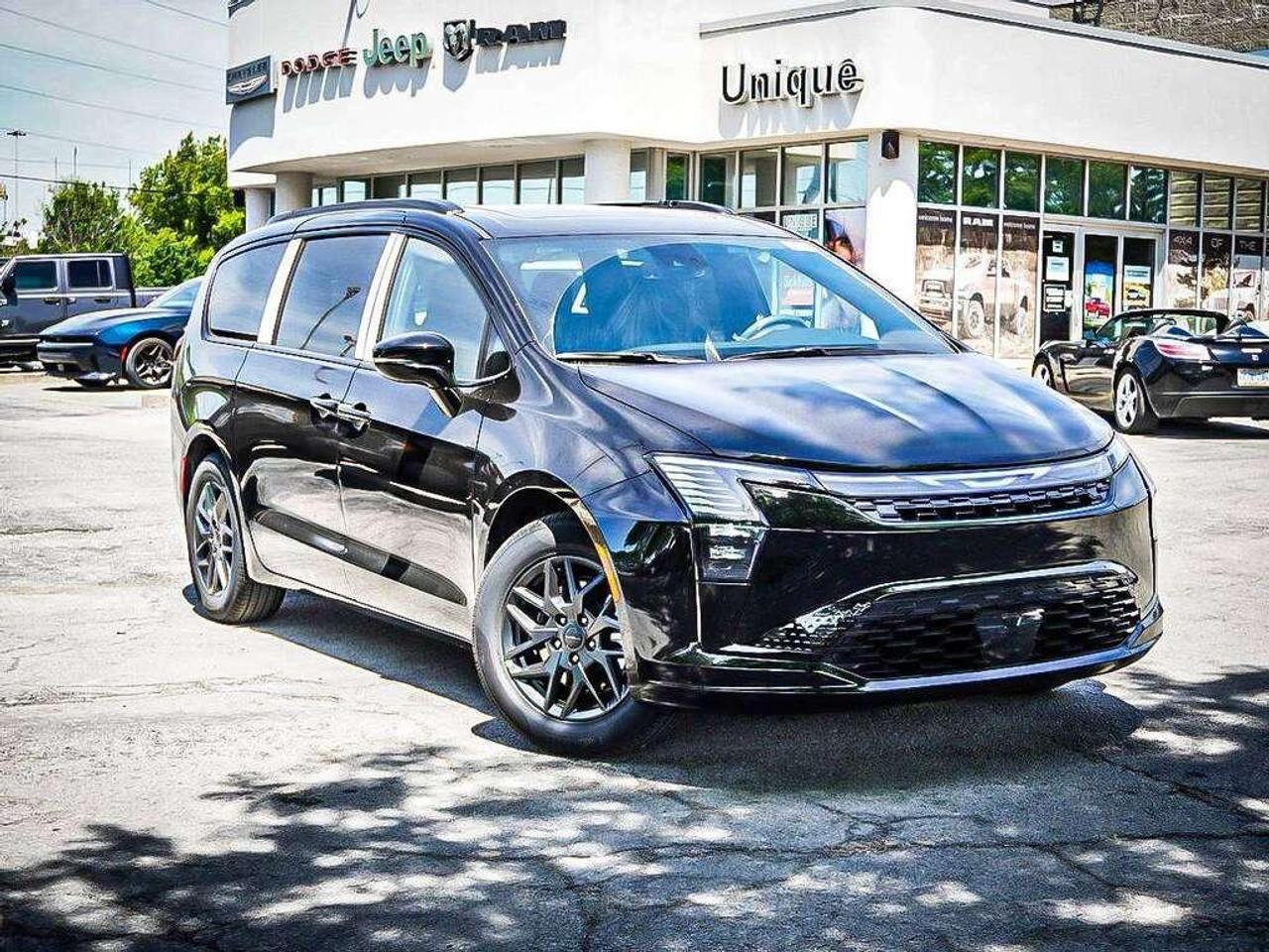 2027 Chrysler Pacifica  Photo
