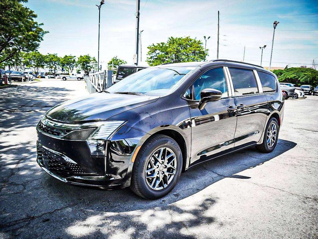 2027 Chrysler Pacifica  Photo4