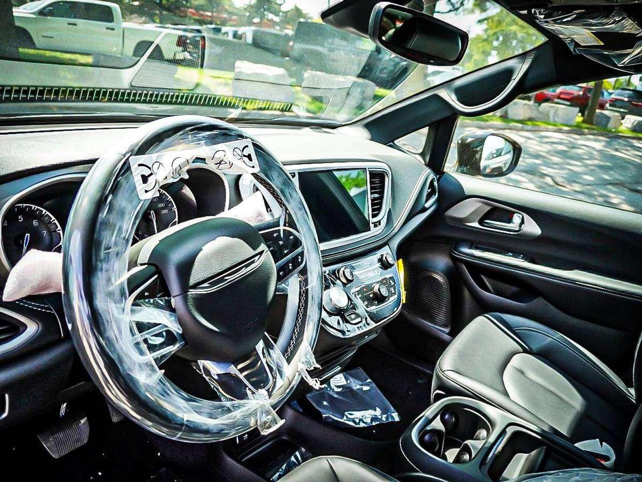 2027 Chrysler Pacifica  Photo